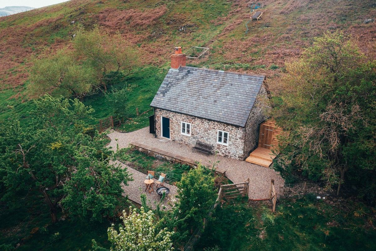 15 Airbnb Cottages In The UK For A Cute Escape