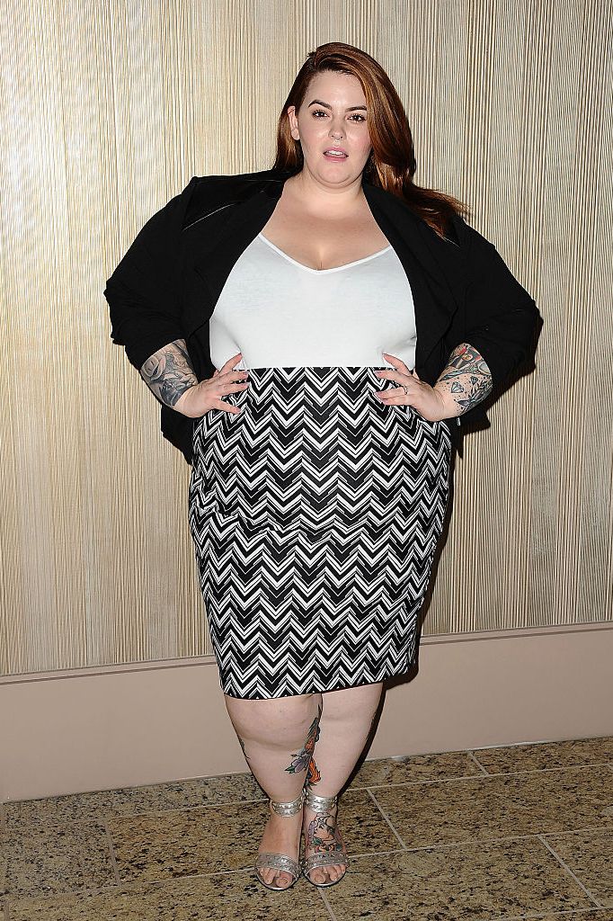 plus size outfit ideas for fall patterned pencil skirt