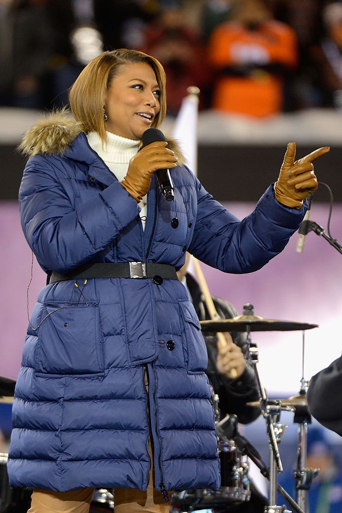 https://hips.hearstapps.com/hmg-prod/images/plus-size-winter-outfits-queen-latifah-1635368907.jpg