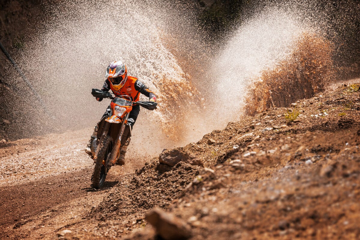 https://popularmechanics.com/cars/motorcycles/a43907797/ktm-fuel-injection-to-revamp-two-stroke-engines