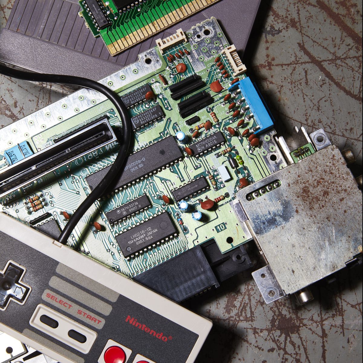 a closer look at the 10nes chip, the family friendly gatekeeper for the nes