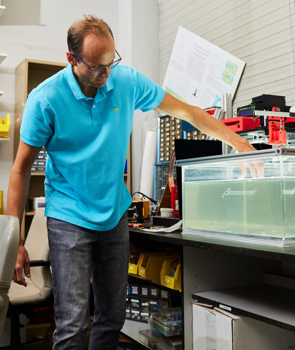 nyu professor leif ristroph in his lab