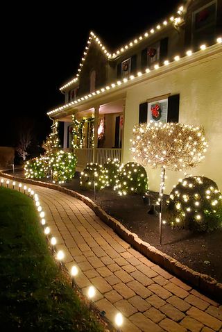 How To Hang Christmas Lights - Hanging Christmas Lights Outside