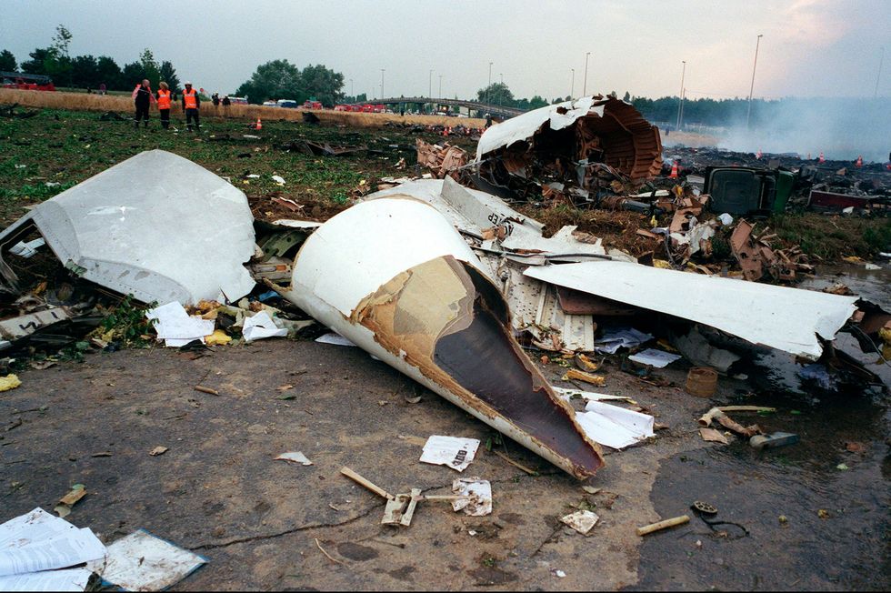 concorde flight 4590 crashed just minutes after takeoff