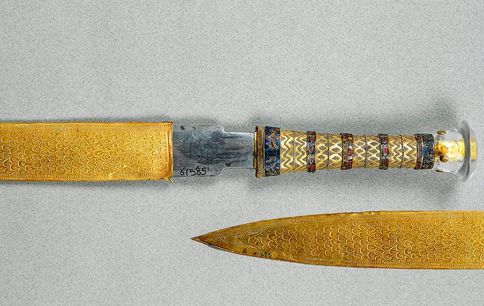 tutankhamun was buried with this dagger made of metal extracted from meteorites