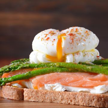 poached egg with salmon
