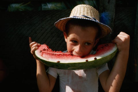 Een jongetje geniet van een stuk watermeloen op een festival in Chiefland Florida Bijna 40 jaar nadat deze foto is gepubliceerd is Florida nog steeds de staat die de meeste watermeloenen produceert