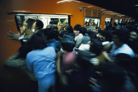 Forenzen in de vroege jaren 80 haasten zich om in een metroin MexicoStad te stappen Nu vervoert het systeem jaarlijks naar schatting 16 miljard mensen