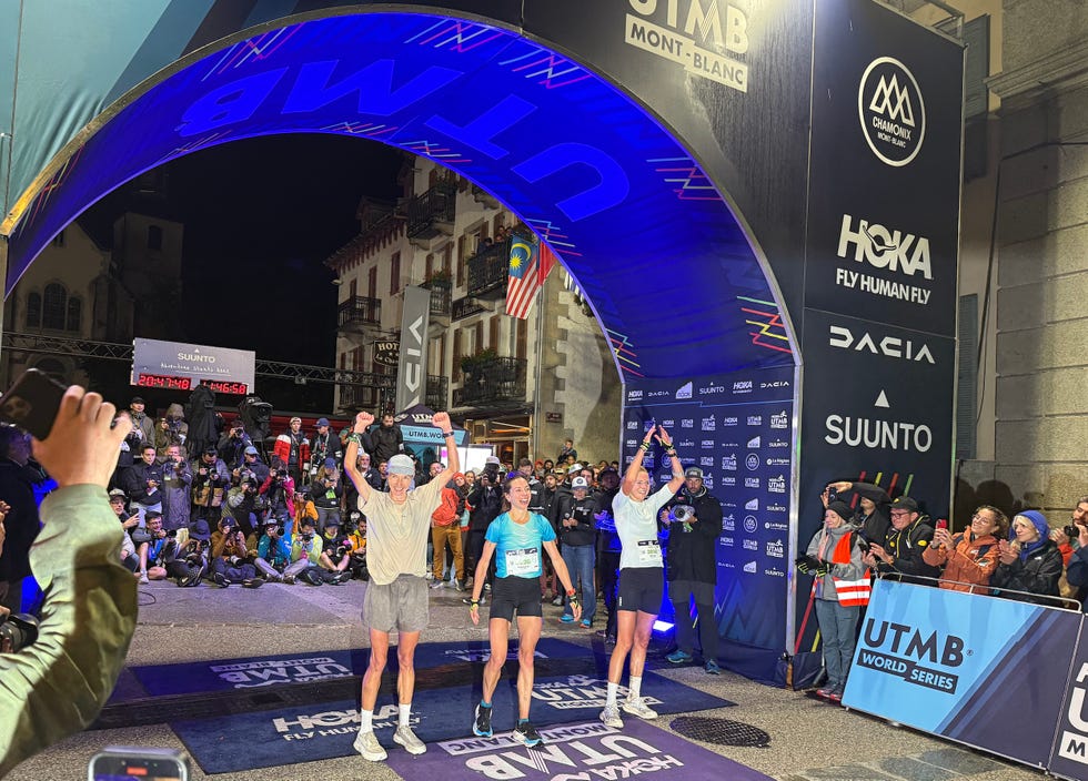 celebration at the finish line of an ultratrail race