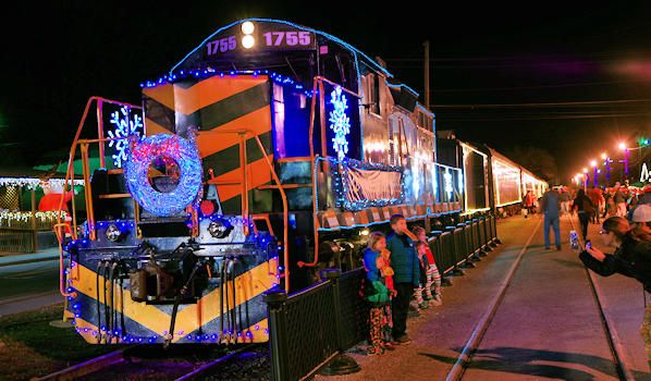 19 Best Polar Express Train Rides in 2020 - Christmas Train Rides
