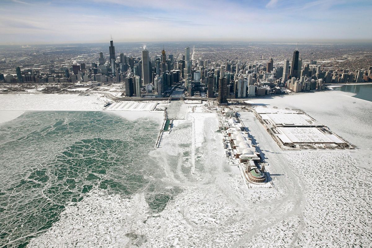 Door een uitstapje van de polaire vortex richting zuidelijker breedten daalde de temperatuur in Chicago in 2019 tot bijna 30 graden onder nul waardoor een grote hoeveelheid drijfijs zich op de oever van Lake Michigan ophoopte