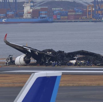 羽田空港　炎上　爆発