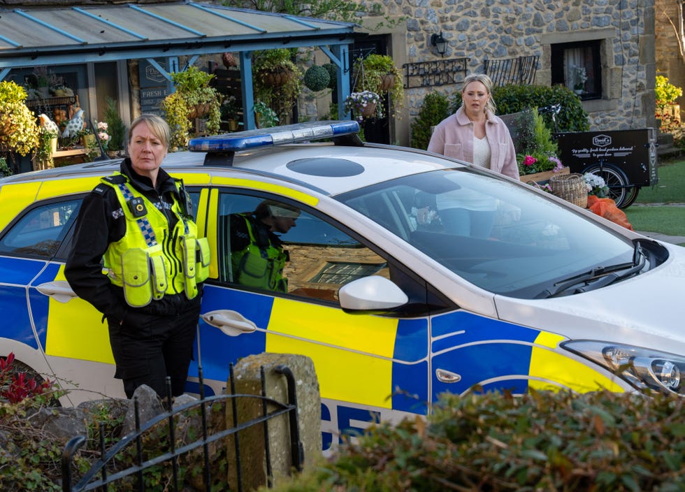 police, tracy robinson, emmerdale