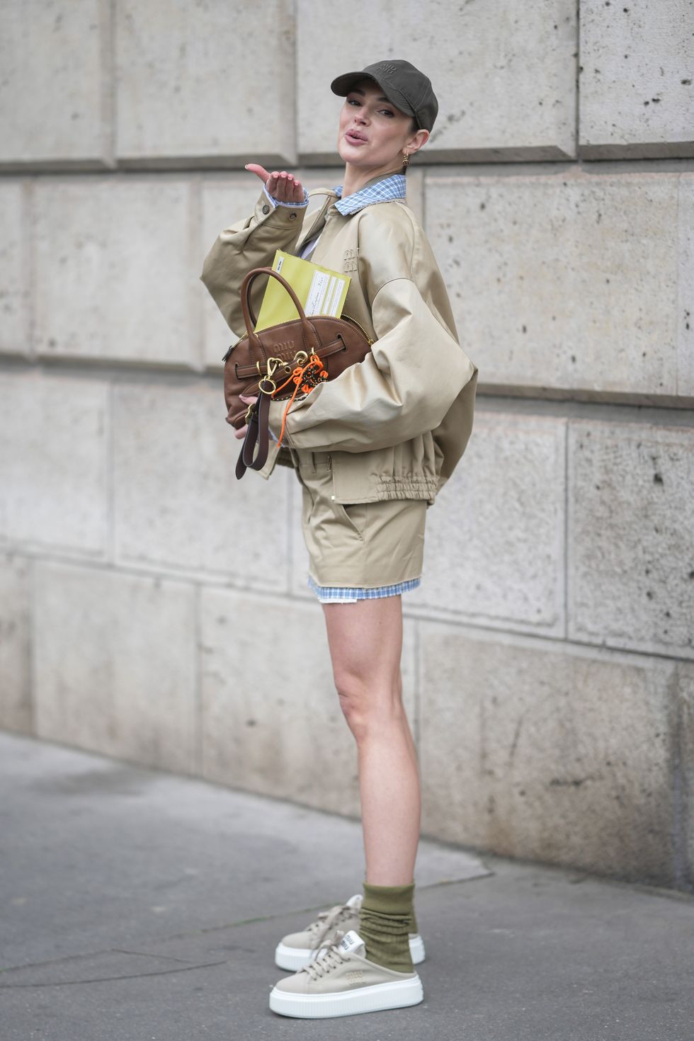MIU MIU: Arrivée extérieure Paris Fashion WeekLadies Mariage automne / hiver 2025 2026