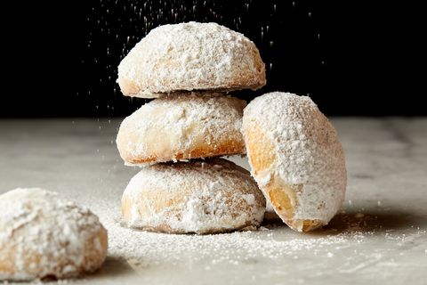 polvorones cookies covered in powdered sugar