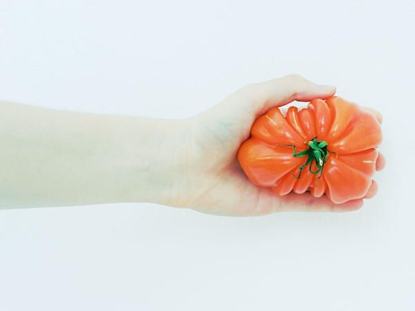 Finger, Peach, Orange, Wrist, Flowering plant, Produce, Still life photography, Seedless fruit, Coquelicot, Gesture, 