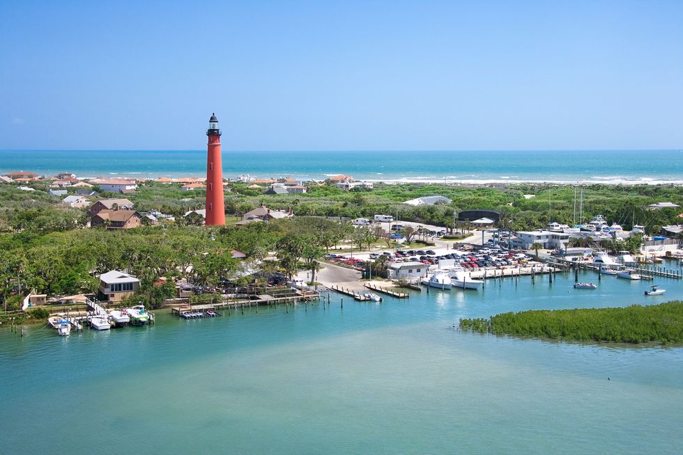 ponce de leon inlet lighthouse in new smyrna beach, florida