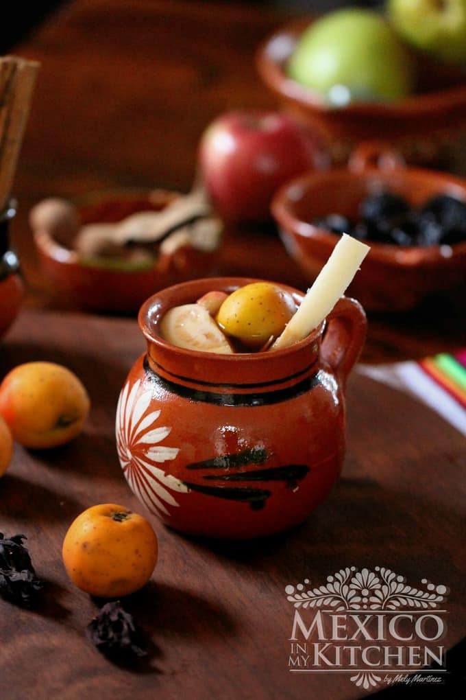 ponche navideño in a clay mug