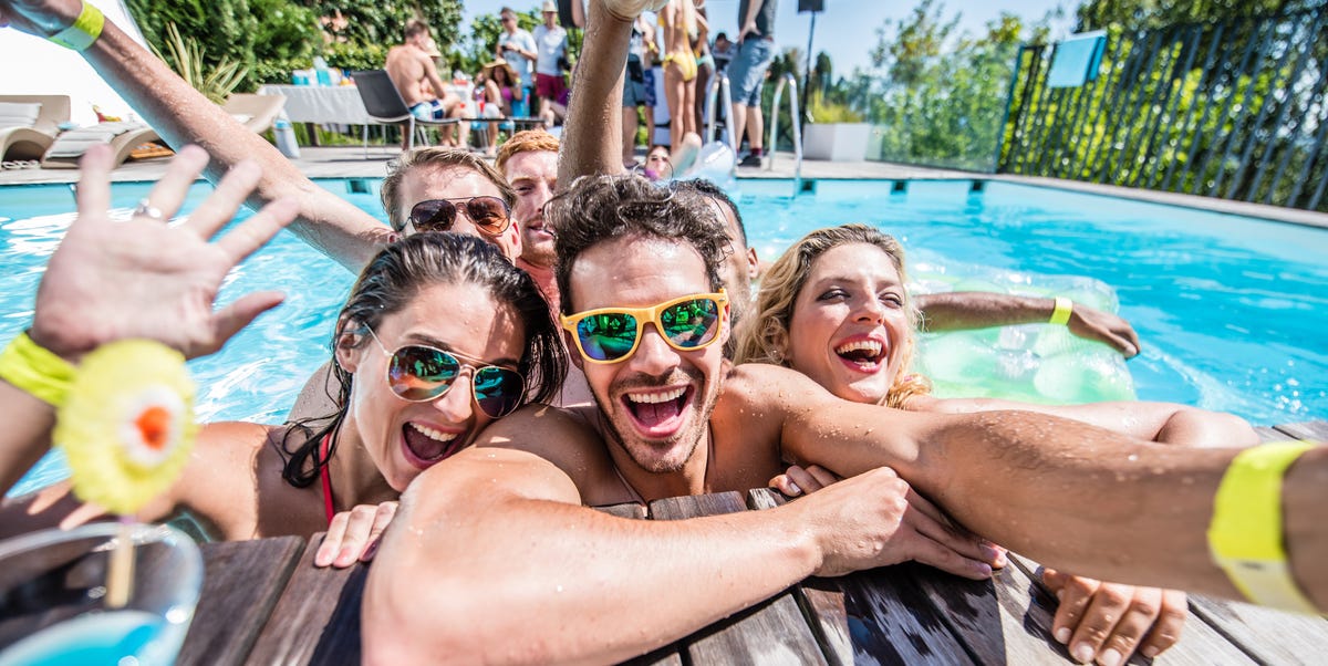 Pool fun. Пляжная вечеринка. Вечеринка у бассейна. Тусовка у бассейна. Летняя вечеринка.