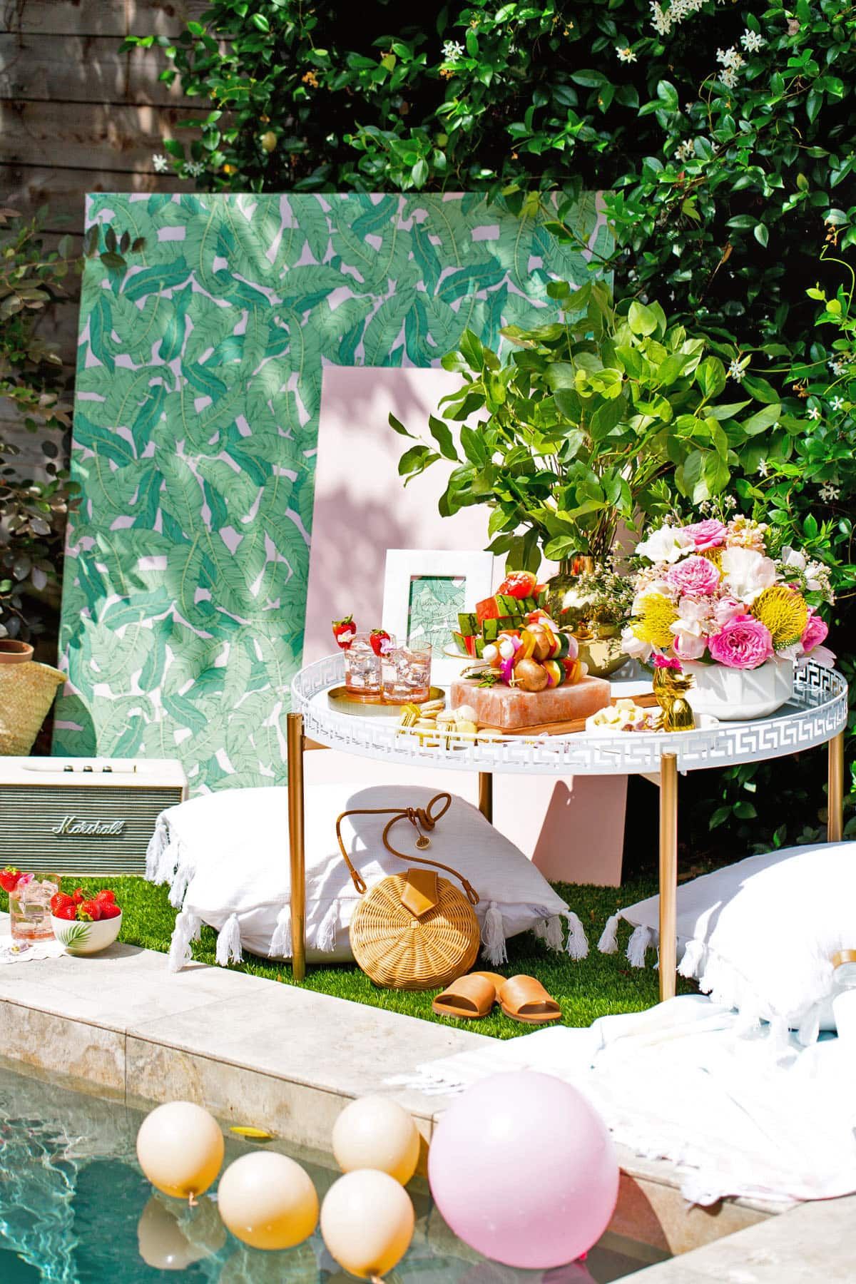 6 Awesome Pool Party Themes for Summertime