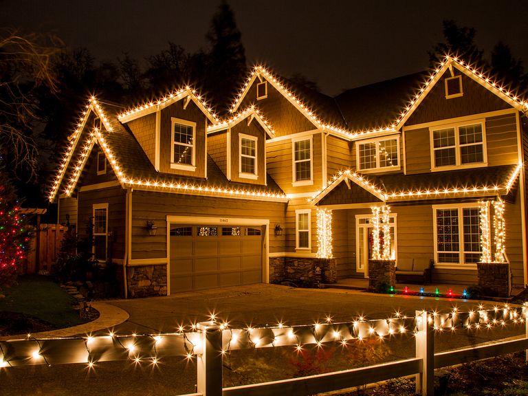 How To Hang Christmas Lights - Hanging Christmas Lights Outside