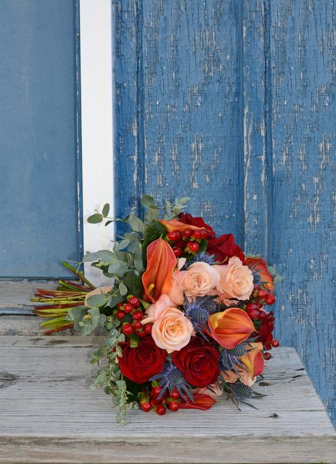 pop of color fall wedding bouquets