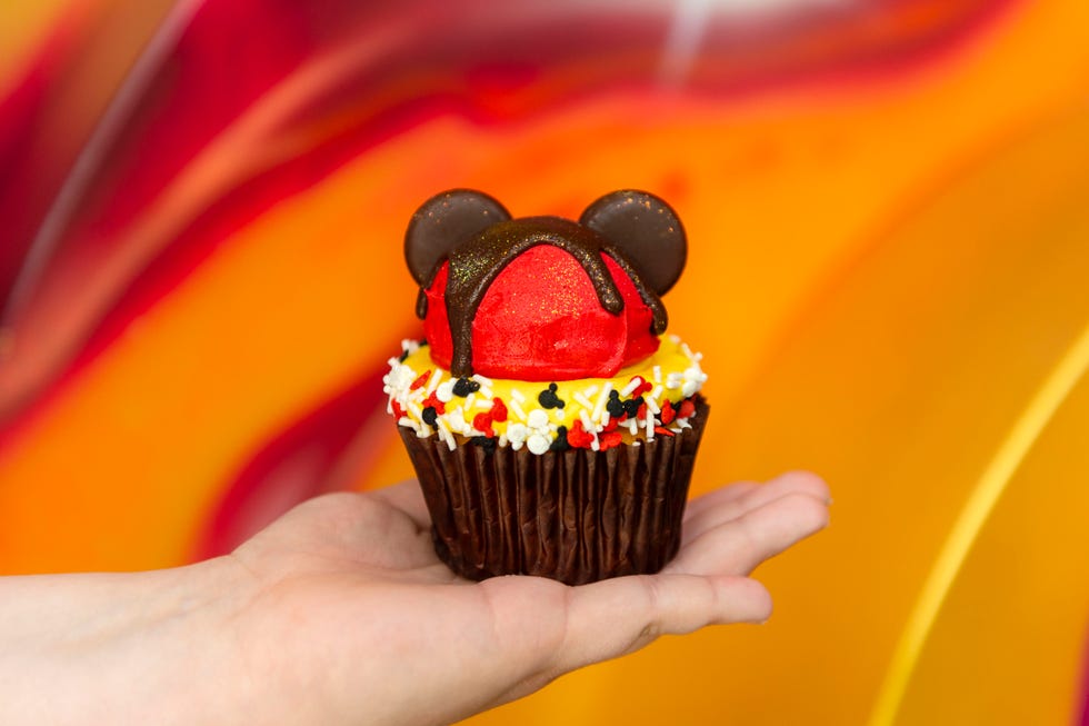 Cupcake, Sweetness, Baking cup, Food, Cake, Muffin, Dessert, Icing, Cuisine, Baking, 