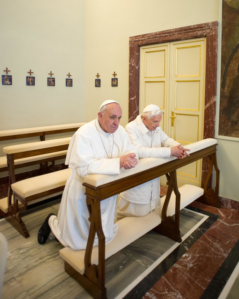 Pope Francis and Pope Benedict praying