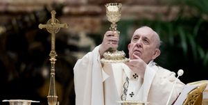 pope francis attends the easter mass and delivers his urbi et orbi blessing