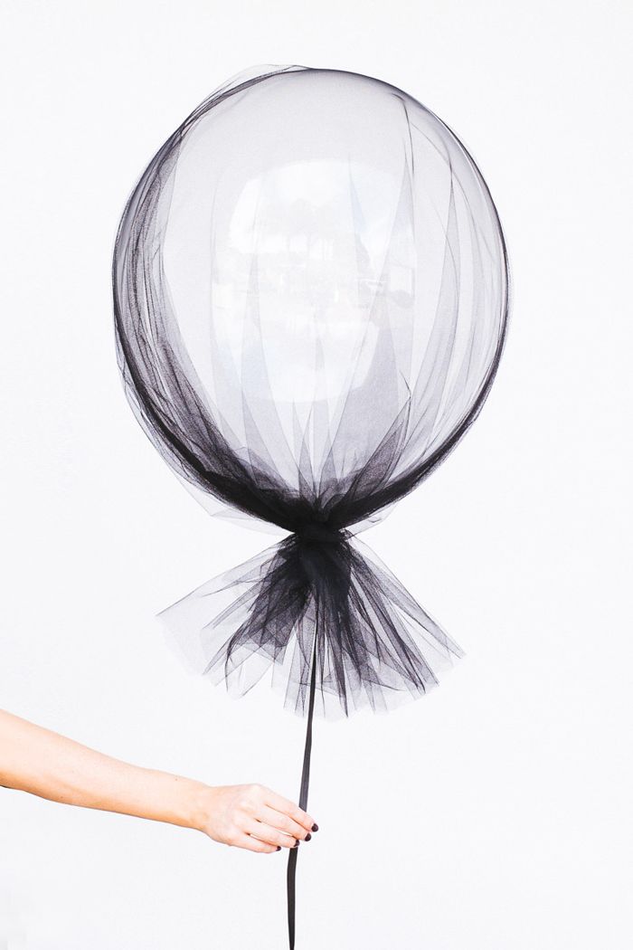 mejores ideas de decoracion para halloween globos cubiertos de tul