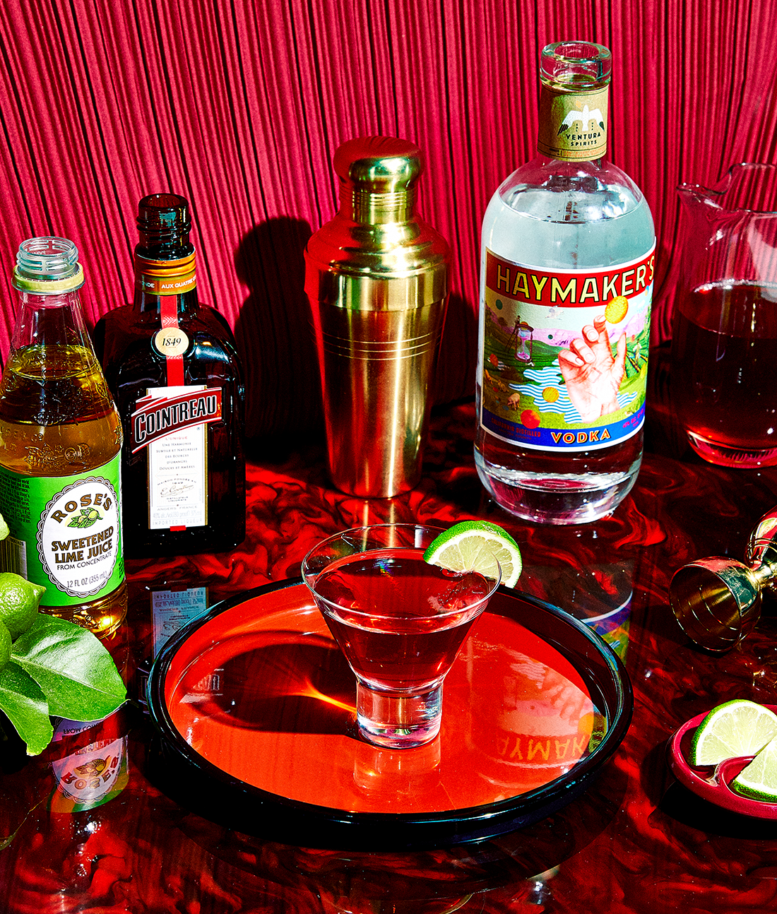 https://hips.hearstapps.com/hmg-prod/images/popular-bar-drinks-cosmopolitan-6435b8ef031d6.png