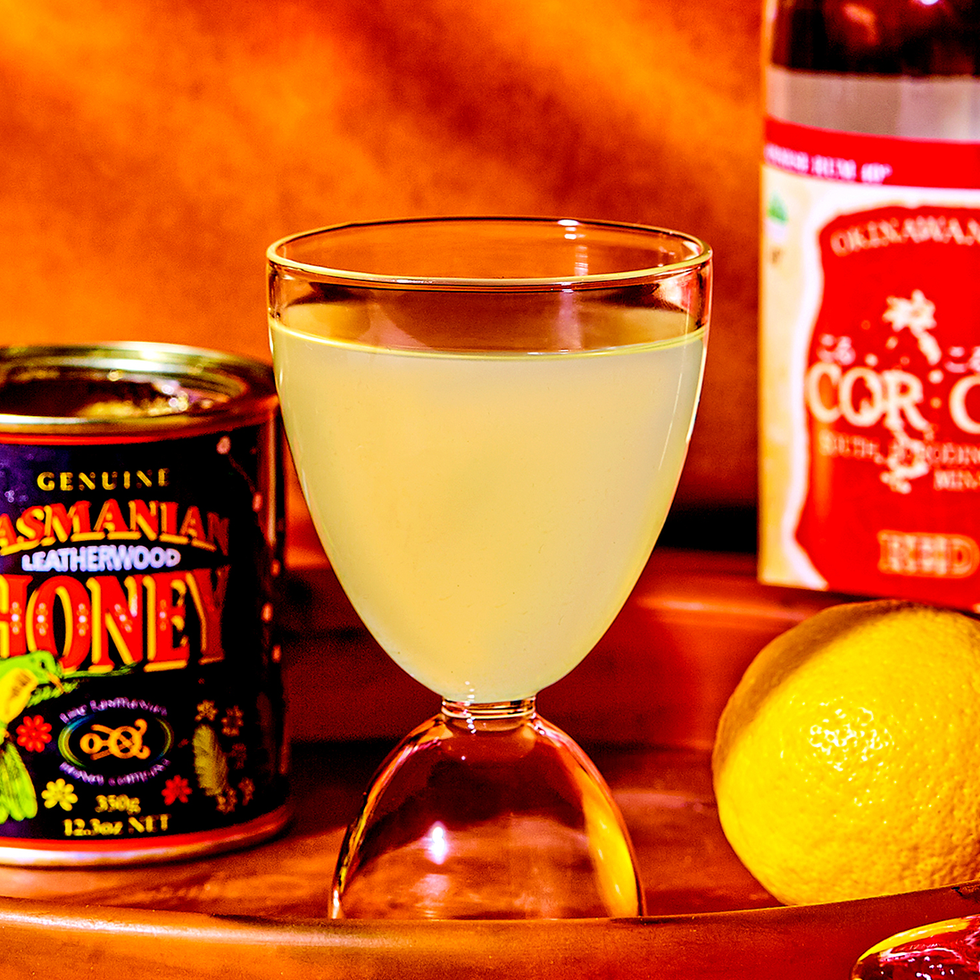 popular bar drinks drinks to order at bar honey bee drink