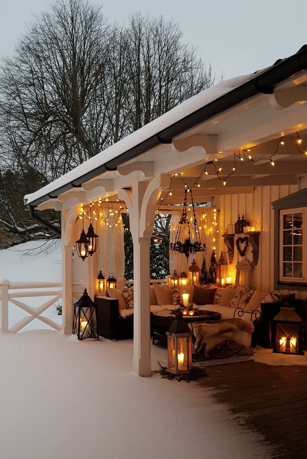 These Farmhouse Christmas Decor Ideas Are the Definition of Cozy