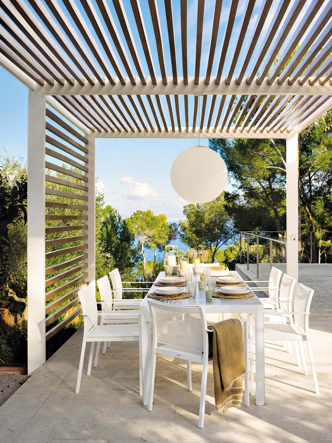 cenador exterior con pérgola