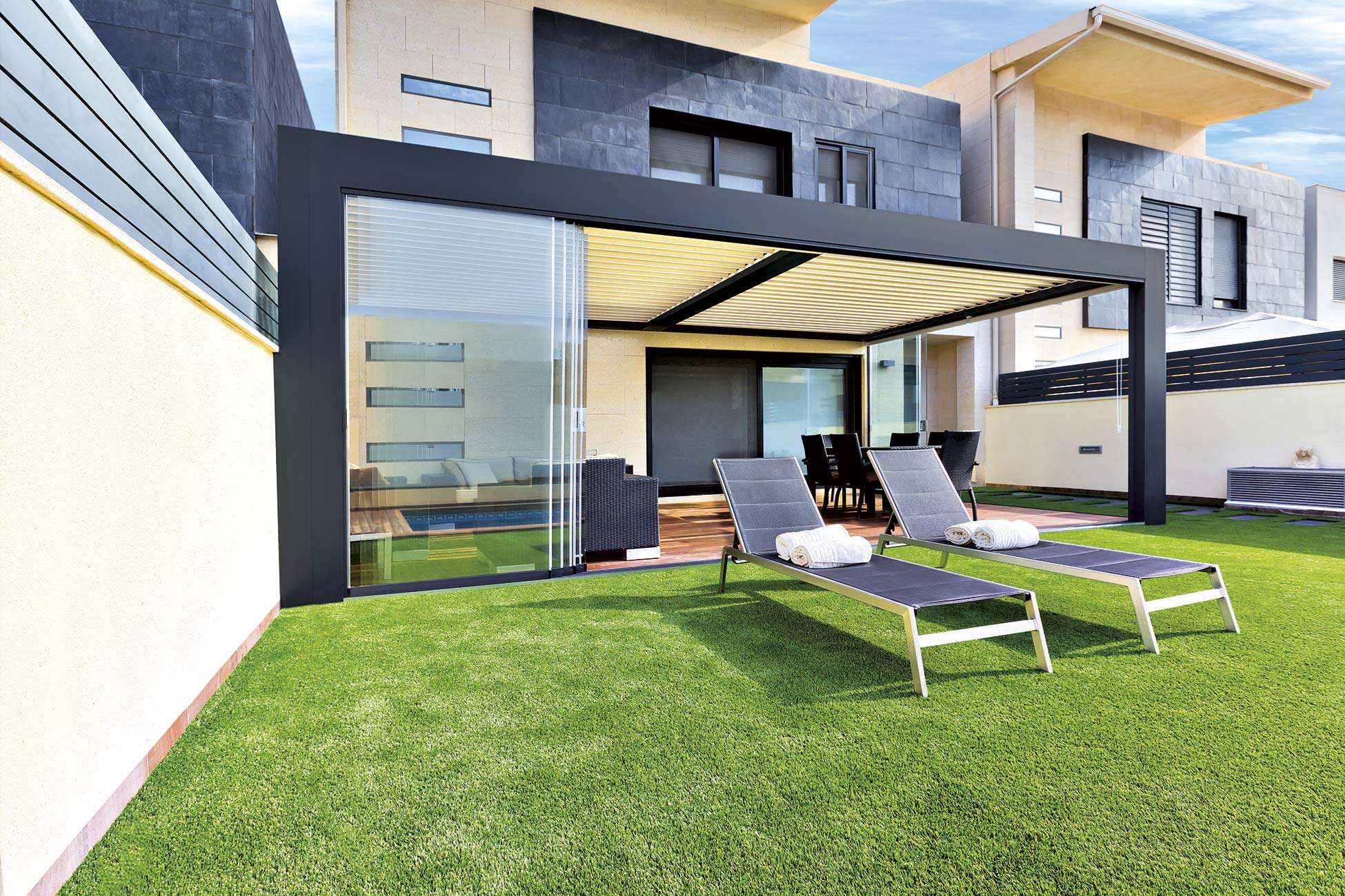 porche con pérgola bioclimática