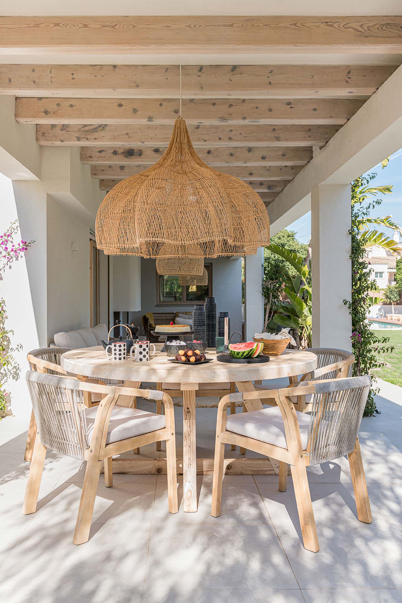 porche con comedor de madera maciza de vivie