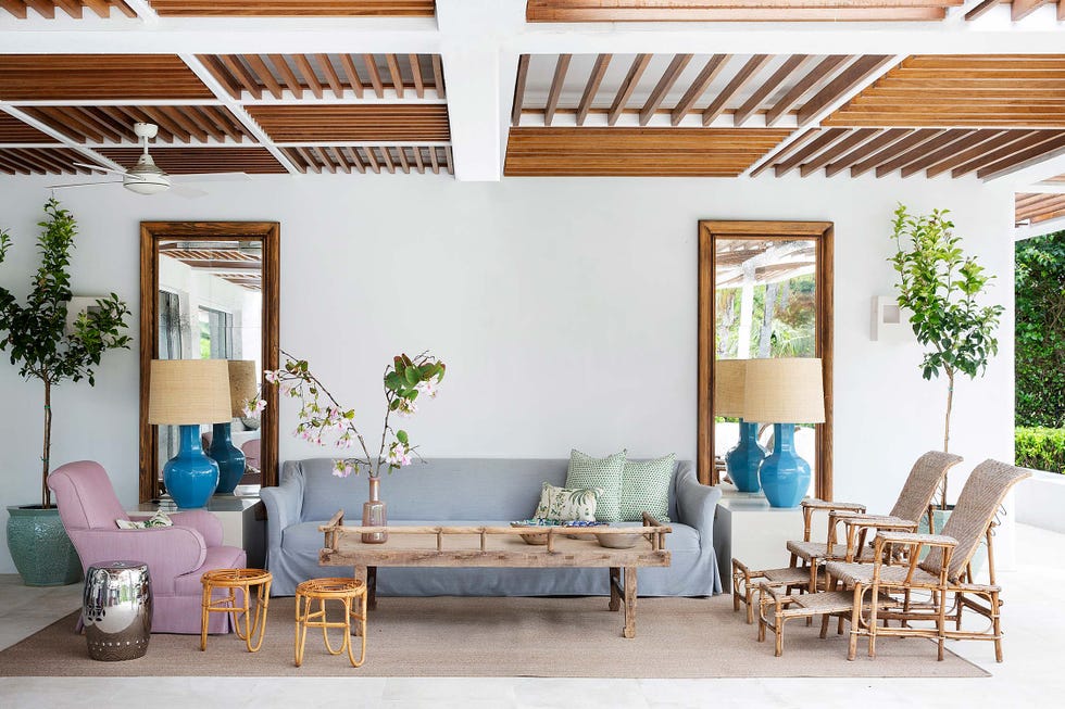 salón exterior en el porche diseñado por luis garcía fraile