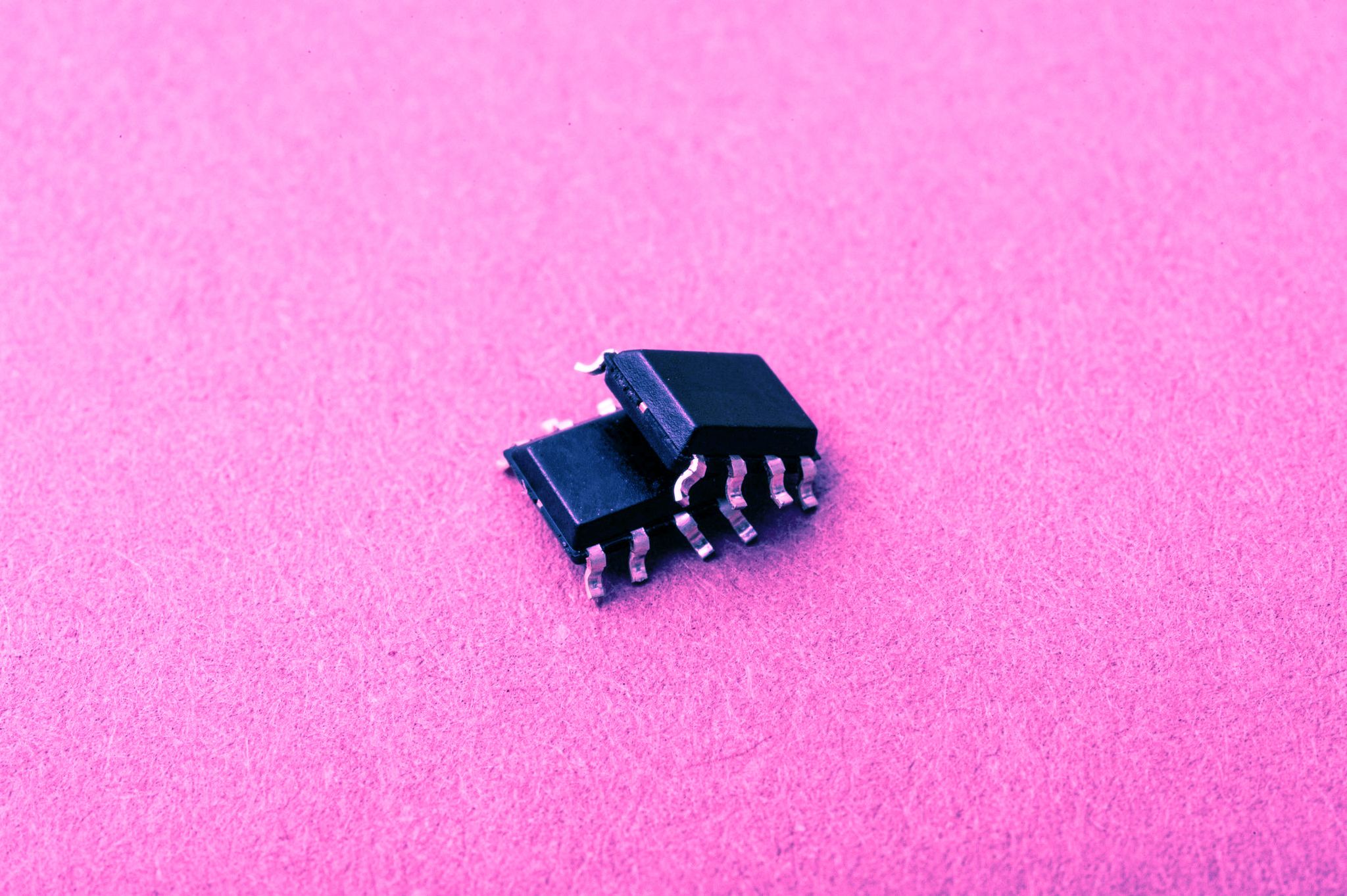 Electronic component, Transistor, Technology, Circuit component, Electronic device, Electrical connector, Magenta, Operational amplifier, Electronics, Microcontroller, 
