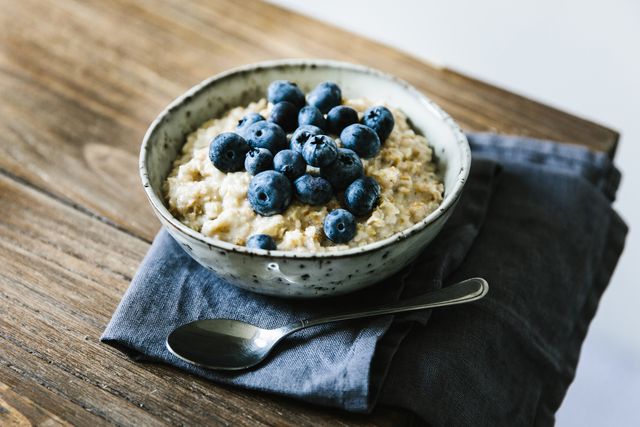 Porridge with blueberry