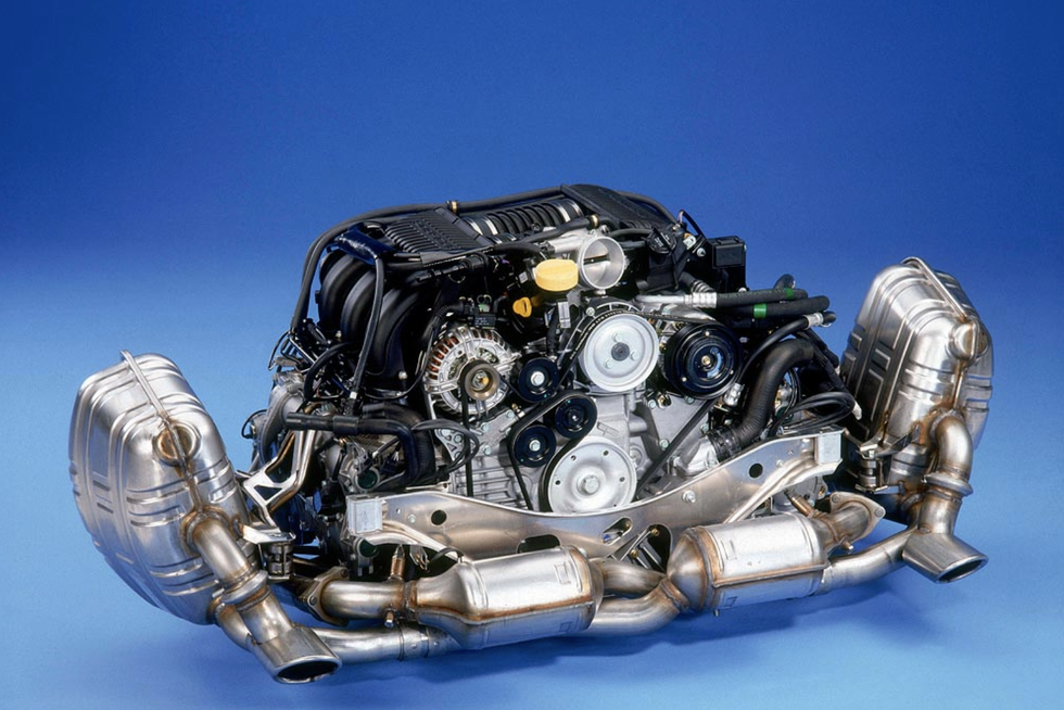 Porsche 911 двигатель. Оппозитный мотор Порше 911. Porsche 911 Turbo s двигатель. Porsche 911 Carrera 4s двигатель. Flat engine