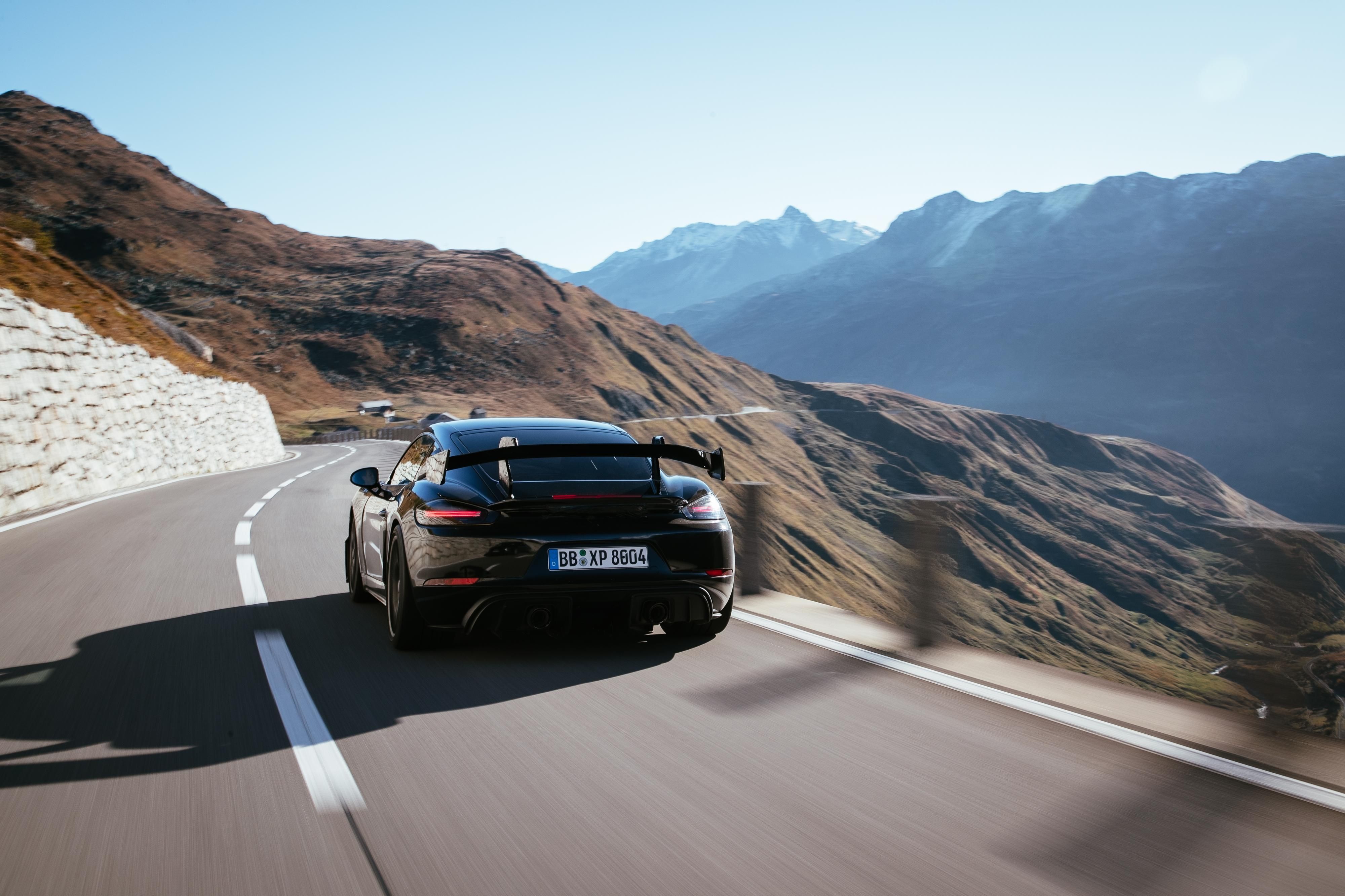 Porsche Cayman GT4 RS Looks Hard-Core in First Official Photos