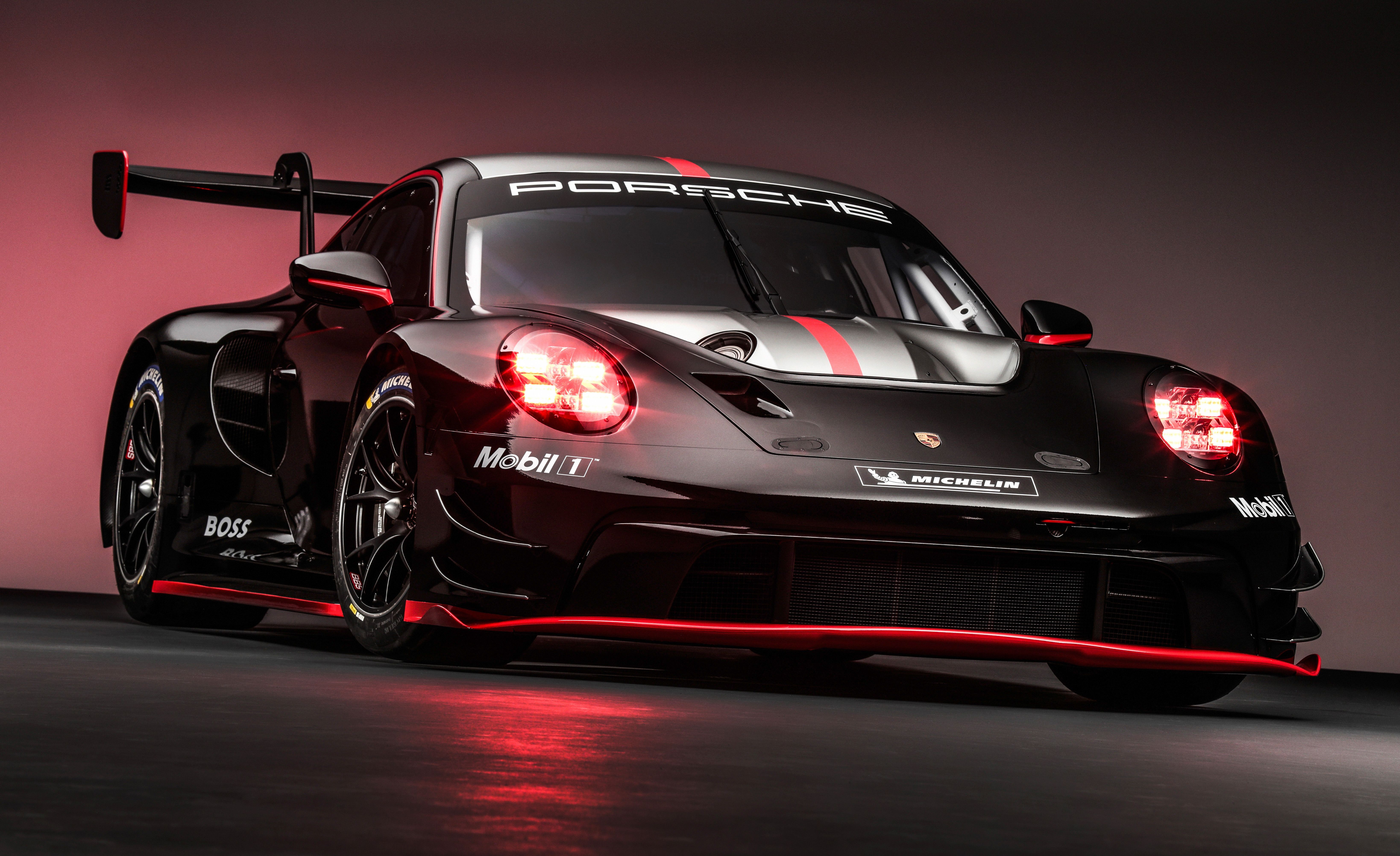 ontwikkeling bladeren Aquarium Porsche Unleashes 911 GT3 R Race Car to Take On Le Mans and Daytona