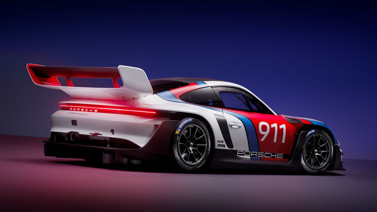 preview for El Porsche 911 GT3 R Rennsport se descubre en Laguna Seca