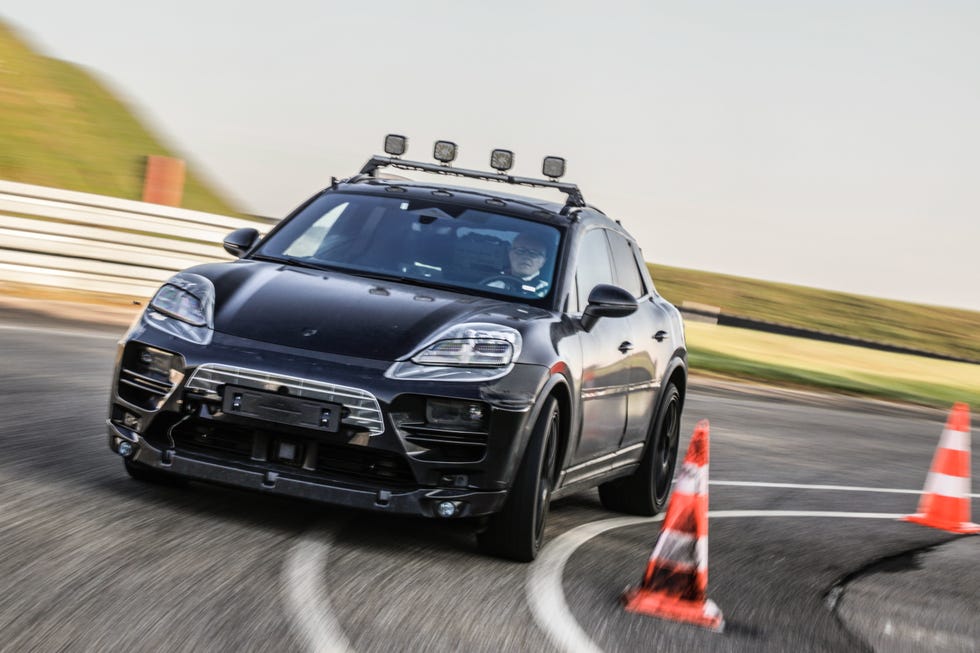 2024 Porsche Macan EV vs BMW iX