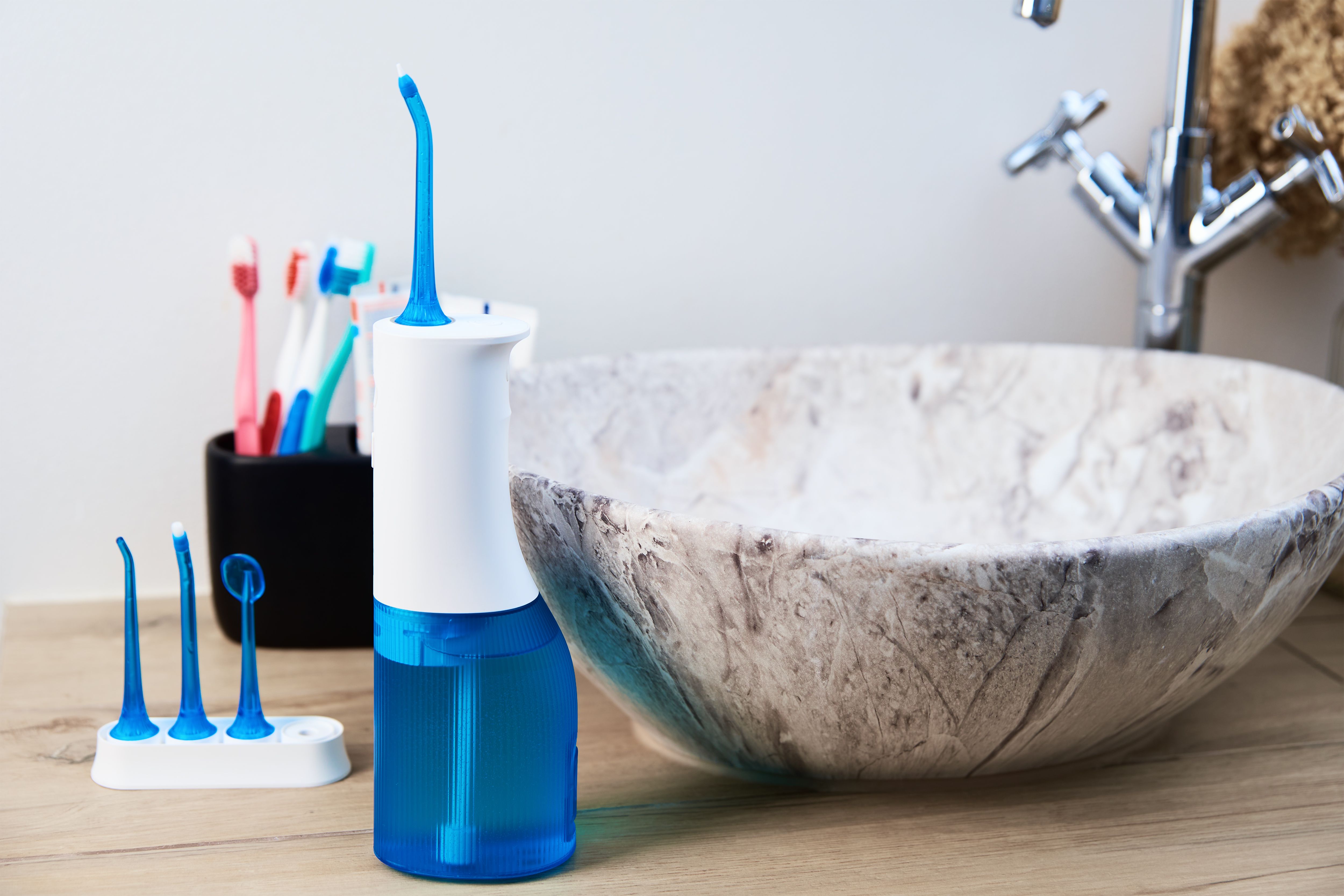 口腔洗浄器のおすすめ14選｜歯科医が教える効果的な使い方を紹介。世界