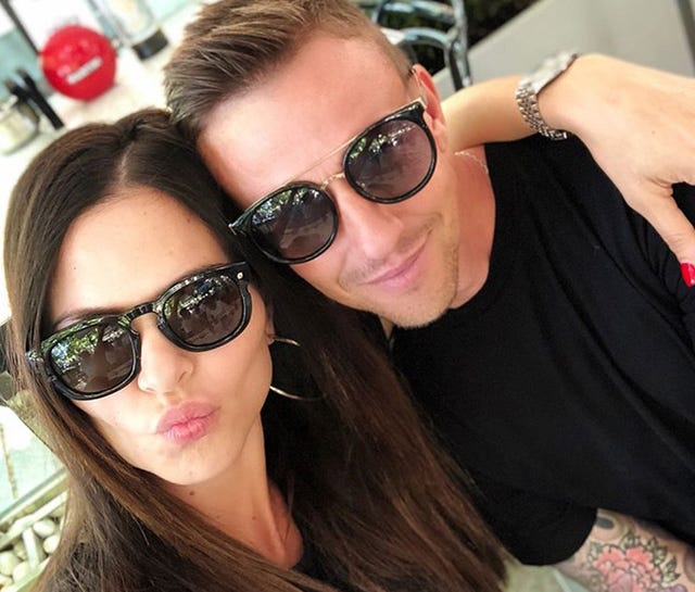 Eyewear, Sunglasses, Hair, Glasses, Cool, Face, Hairstyle, Lip, Vision care, Beauty, 