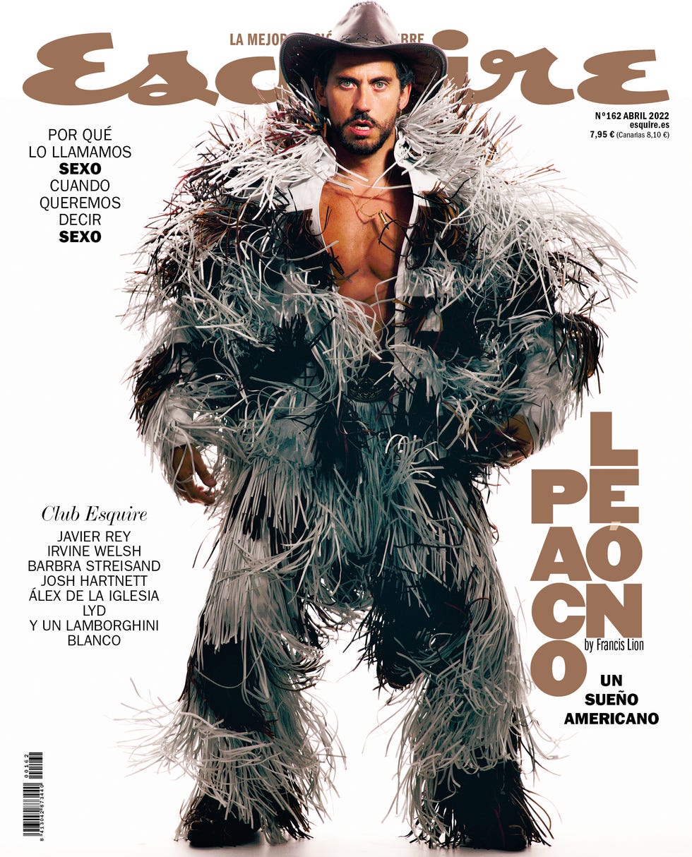 paco león protagoniza la portada de esquire tras su salto a hollywood