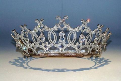 Crown, Headpiece, Tiara, Hair accessory, Fashion accessory, Headgear, Metal, Silver, Jewellery, Antique, 