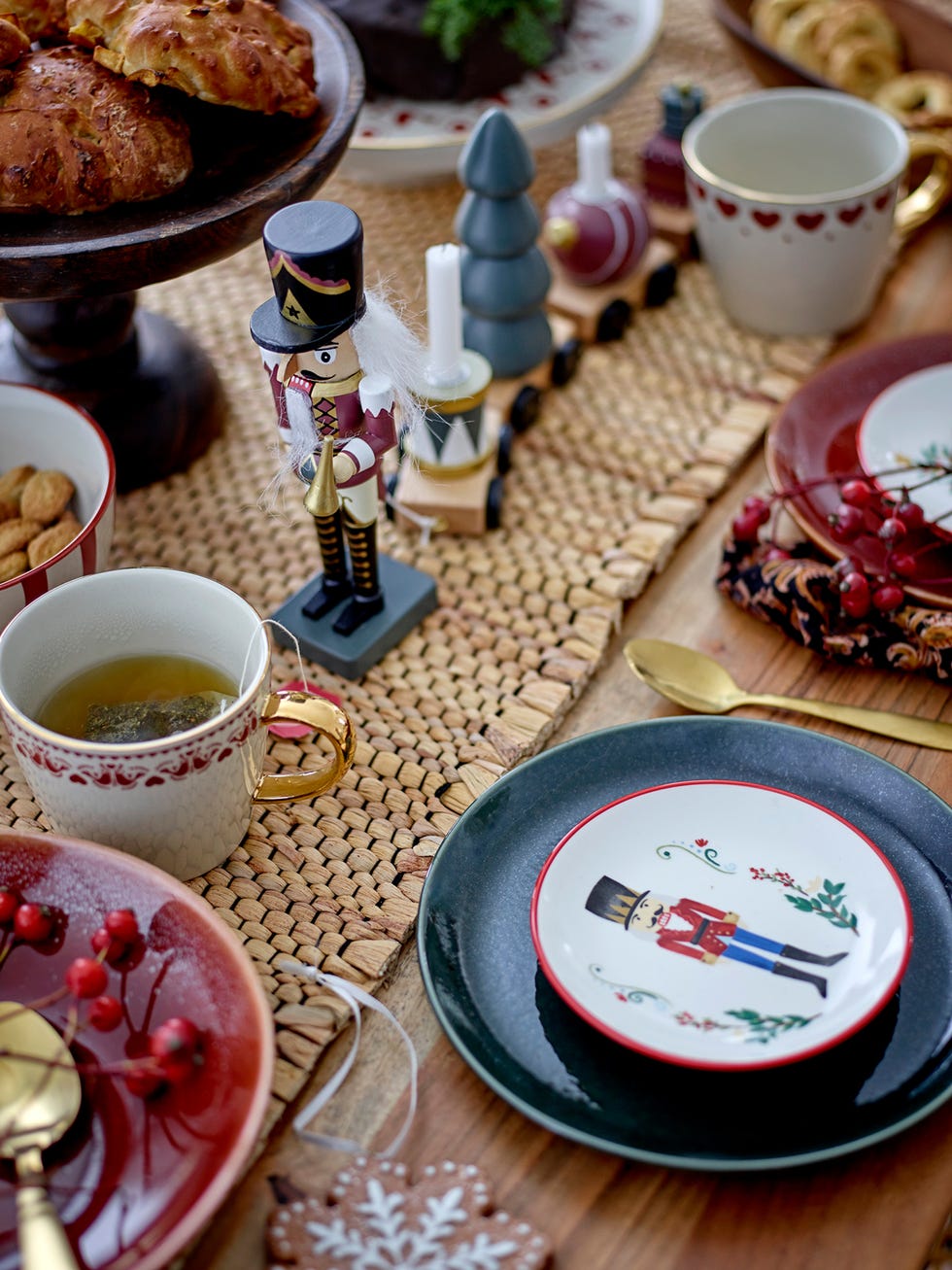 an english style decorated table