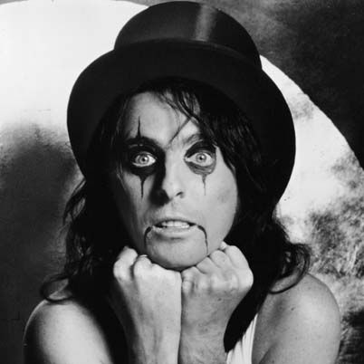 Promotional portrait of American rock singer and songwriter Alice Cooper, wearing a top hat and makeup, early 1970s. (Photo by Hulton Archive/Getty Images)